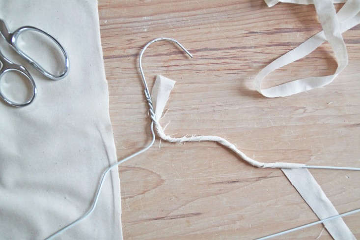 DIY Wrapped Muslin Hangers, wrapping muslin, Remodelista_edited-1